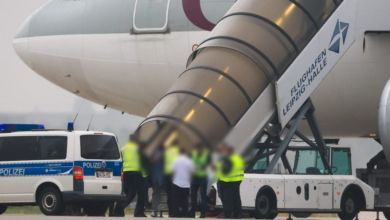 تصویر اخراج دو شهروند افغان محکوم به جرایم سنگین از آلمان به کابل