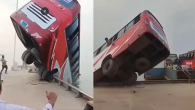 تصویر سقوط یک بس مسافربری به دریا در بنگلادش جان ۲۳ تن را گرفت 