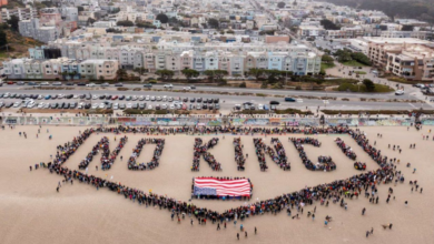 تصویر جلوه‌هایی از تظاهرات «No Kings»؛ ادامه اعتراض‌های گسترده آمریکایی‌ها علیه سیاست‌های دونالد ترامپ