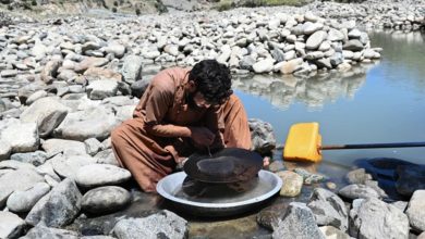 Photo of Afghans turn to riverbed gold hunting amid scarce jobs