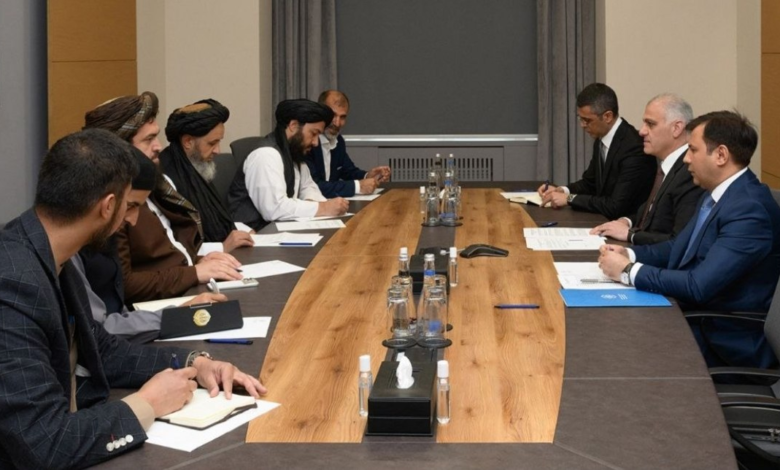 تصویر دیدار هیئت امارت اسلامی افغانستان با مقام وزارت ترانسپورت آذربایجان درباره همکاری‌های ترانزیتی