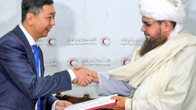 تصویر کمک ۱۰۰ هزار دالری چین به سیلاب زدگان افغانستان