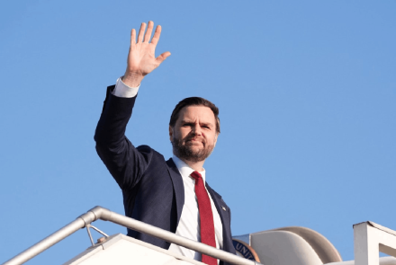 Photo of JD Vance Heads to Pakistan Again for Talks with Tehran