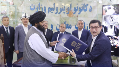 تصویر امضای قرارداد استخراج معدن طلای کندز؛ سرمایه‌گذاری بیش از ۲۰ میلیون دالر و ایجاد فرصت‌های شغلی