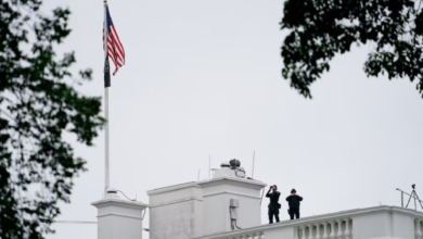 Photo of Suspect dies after trading gunfire with officers near White House, Secret Service says