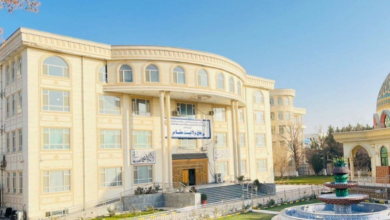 تصویر والی بلخ خطاب به مسئولان: مسئولیت ها باید با تعهد کامل انجام شود